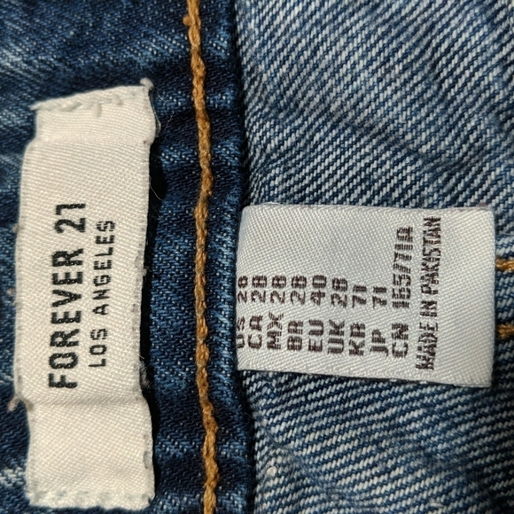 Forever 21 Women's Distressed Denim Short Shorts Size 28 - Picture 3 of 3